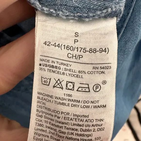 GAP MATERNITY NWT Chambray Denim Short Sleeve Maternity Jumpsuit // S - Picture 11 of 12